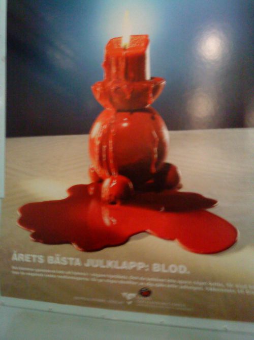 血液センターの宣伝「今年の最高のクリスマスプレゼントに血液を」献血者が不足する冬場だからこそ血液センターも頑張ってＰＲしています