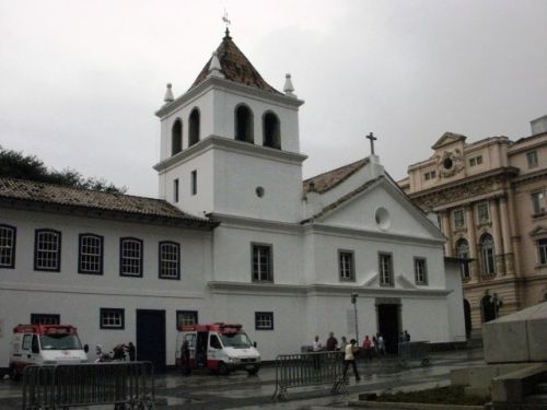 パティオ・ド・コレジオ。午後は小雨だったサンパウロ市創設から456年目の1月25日