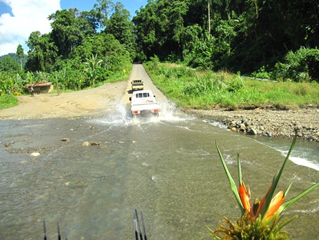 橋のない川を通るハイウェイ