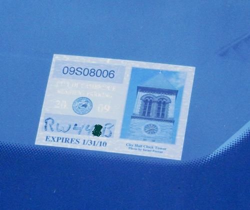 街の居住を証明するステッカーは、市によってデザインが違う