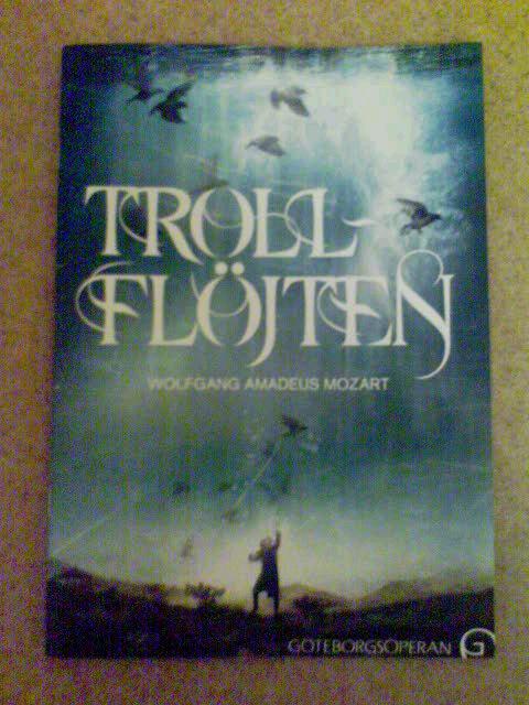 パンフレット表紙、魔笛はスウェーデン語でTrollflöjten/トロールフェーテン