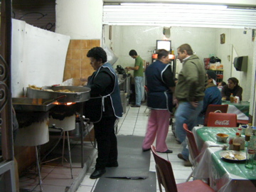 民家のお庭、超オープンキッチン！