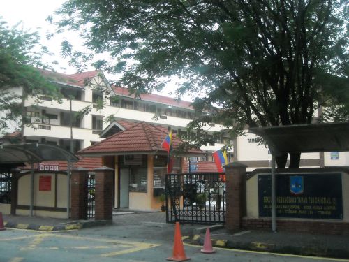 一般的な公立学校はこんな感じ