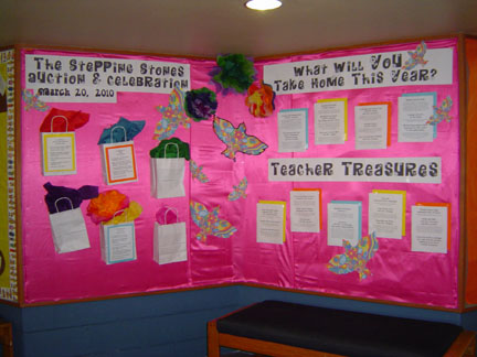 PTAのボランティアがとてもきれいに作ってくれた掲示板です