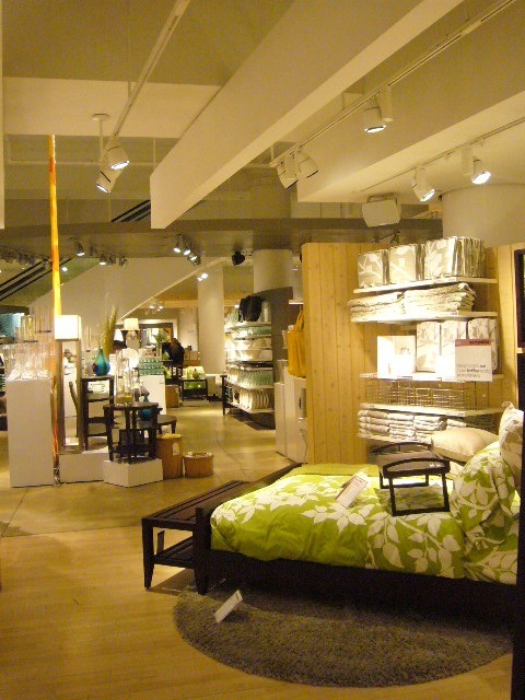 ベッドまわりのアイテムも充実