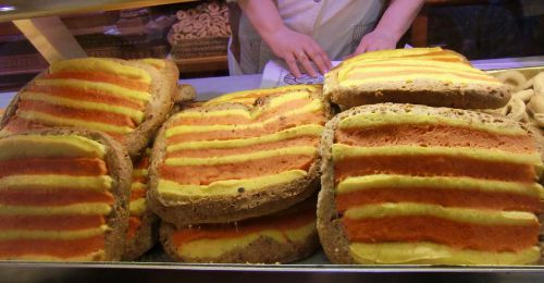 サン・ジョルディ祭の1日のみ販売される伝統パンです