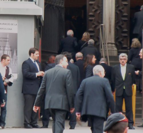 22日18時からカテドラルにて葬儀。カテドラル正面入口の様子