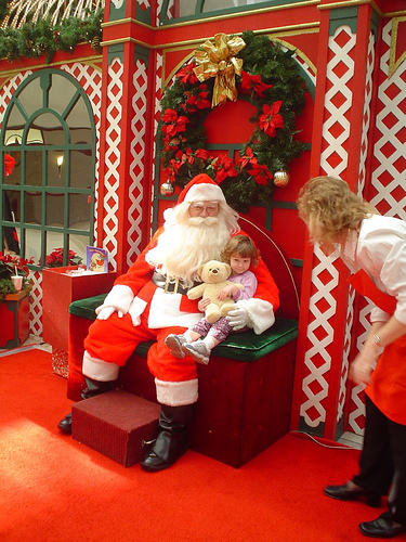 クリスマスになると、一緒に写真を撮ってくれるサンターさんがショッピングモールに現れます