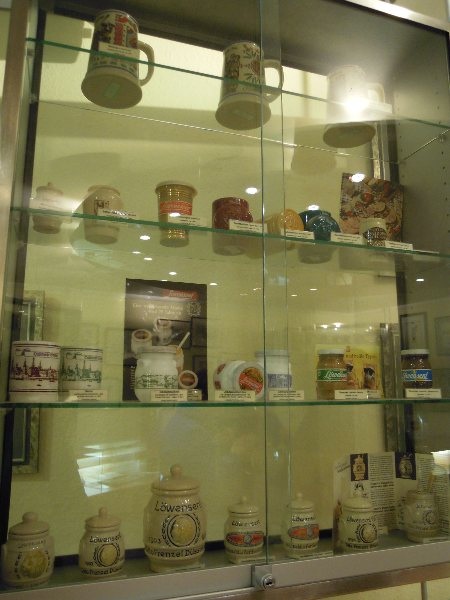 お店の奥にはレーベンゼンフ社の歴史について展示コーナーがあります