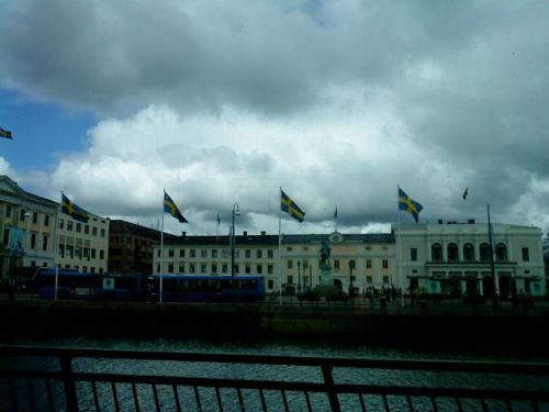 6月19日の市内はスウェーデンの国旗が至る所に掲げられていました