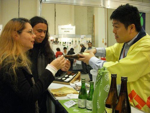 様々な日本酒の試飲会を行っていたブラジルの企業