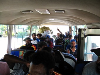 満席になったので、そろそろ出発