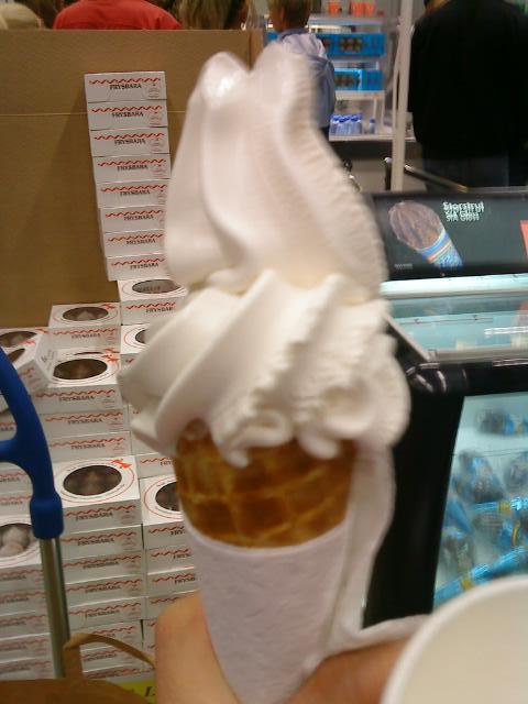 ソフトクリームは5クローナ（60円）スウェーデンで通常価格は約20クローナです