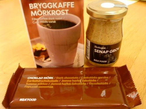 5クローナのチョコレート、コーヒー豆は250グラムで19クローナ（230円）瓶入りマスタード14クローナ（170円）　その他、ジャムやクッキー、ポテトチップス、食用油、色々な日用食品が安価に売っています