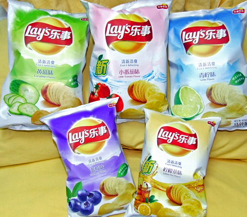 後列左からキュウリ味、プチトマト味、ライム味 前列左からブルーベリー味、レモンティー味