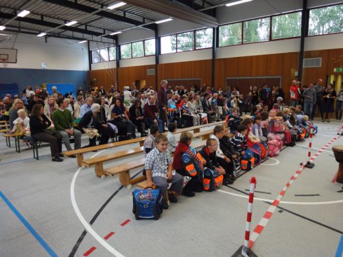 入学式の様子。新一年生は一番前に座ります