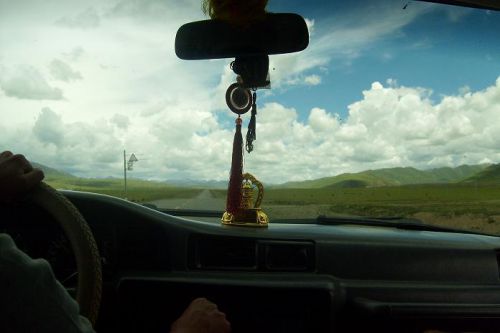 ナクチュへの車窓から。本当に絵にかいたような雲