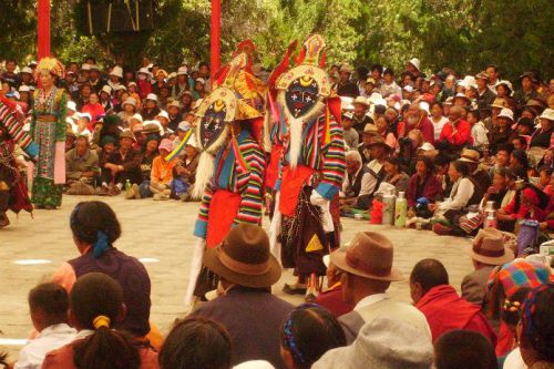 チベタンオペラ。どこかで見たことがあるようなお面