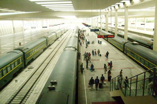 ラサと各地をつなぐ列車