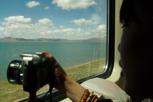 車窓からの景色。寝る暇なんてない