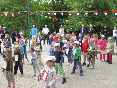 夏の運動会。準備体操用に使われる音楽もロック系!
