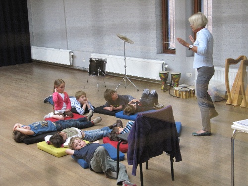 自由にのびのび！寝転がったまま授業を受けてもOK