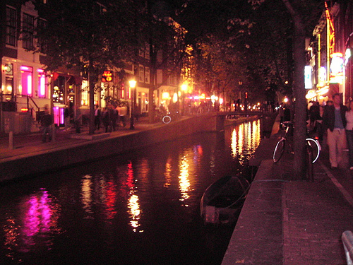 美しい夜景でアムステルダムを満喫