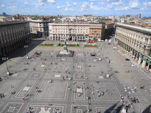 ドゥオモの上から見る広場