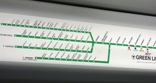 街の中心部を抜けると、グリーンラインは４つの線に分かれます