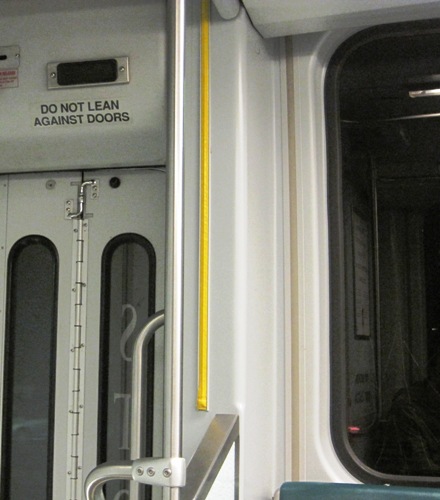 黄色いテープではなく、グレーのパッキンを押す人も…