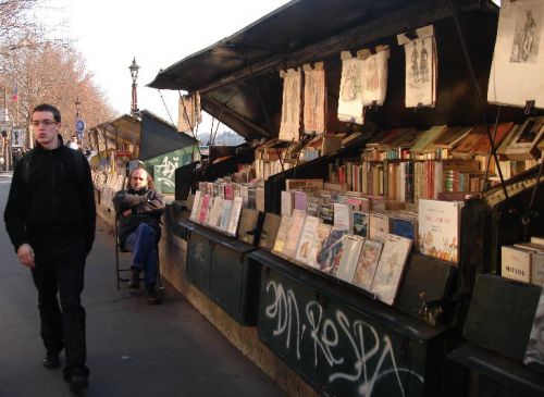 街のいたるところで見かける古本屋さん