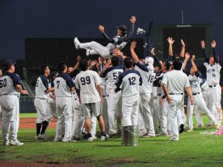 優勝した台北市チームの様子