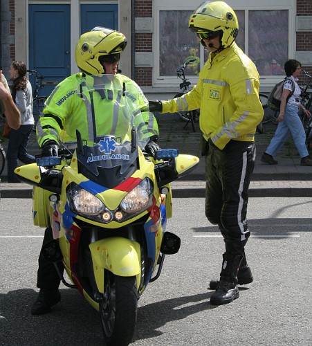 バイクに乗って出動!