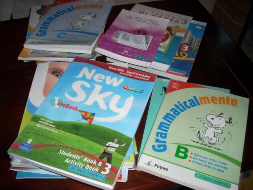 長男中学3年のカバーのかかった教科書20冊