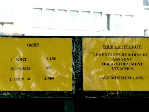 2011年ブランコの料金表。一回5分で約100円です。10回分は10ユーロ