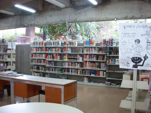 パウロ・ドゥアルテ図書館のアフロ-ブラジル文化に関するコーナー