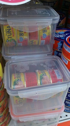 オマケ天国韓国、まとめて買うとタッパーが付くことも