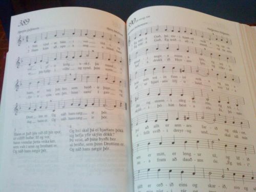 聖歌の歌詞はもちろんアイスランド語