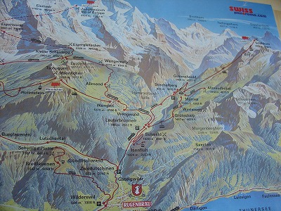 ケーブルカーやバス、列車などの交通網が良いスイスでは、どんな高い山へも容易に行くことができますョ！