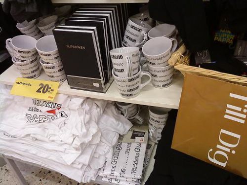 父の日のプレゼントコーナーが店頭の一角に設置されています。