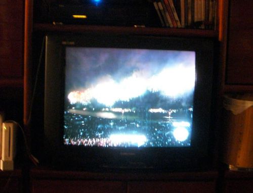 1月1日午前0時から打ち上げられたリオデジャネイロの花火大会のテレビ映像