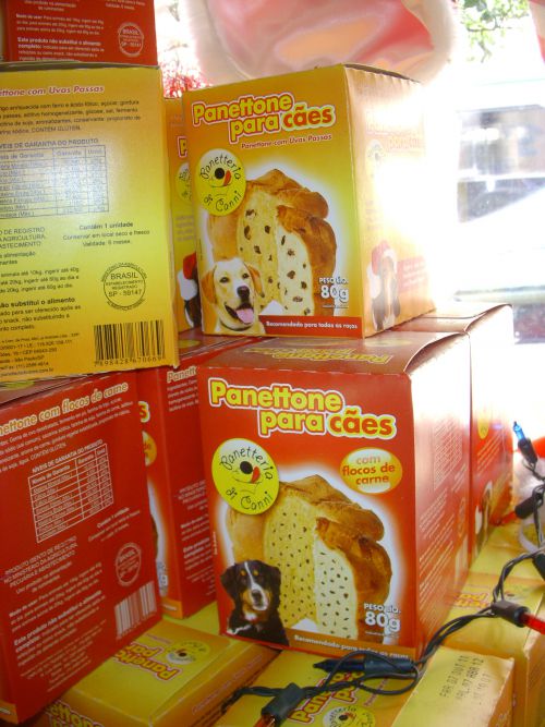 ペットショップで販売されている犬用のパネトーネ（80グラム）