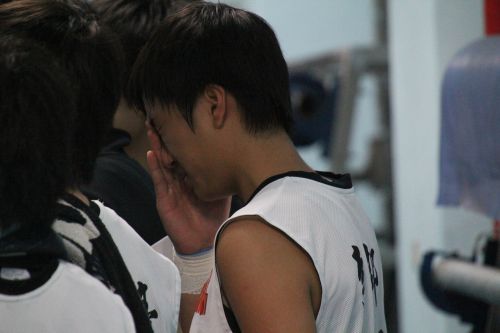 叱責の言葉を受けて、涙が出てきます