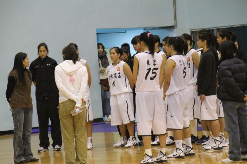 試合に勝った後の様子ですが、勝者とは思えない雰囲気に…