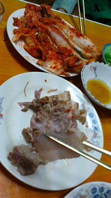 できたてキムチは茹で豚肉と味わいます