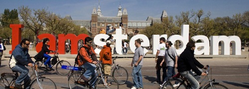 スローガンは「私はアムステルダム人」