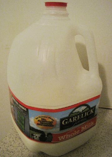 牛乳は日本の１リットルパックで約４本分のサイズ！