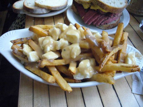 こちらがおいしいプーティン。チーズとグレイビーがたまりません