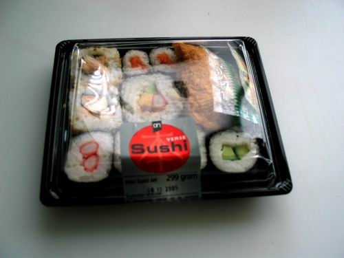 スーパーで販売されている寿司