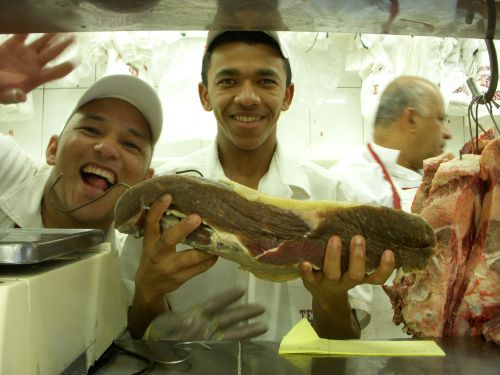 身近な肉屋さんで販売されているカルネ・デ・ソル